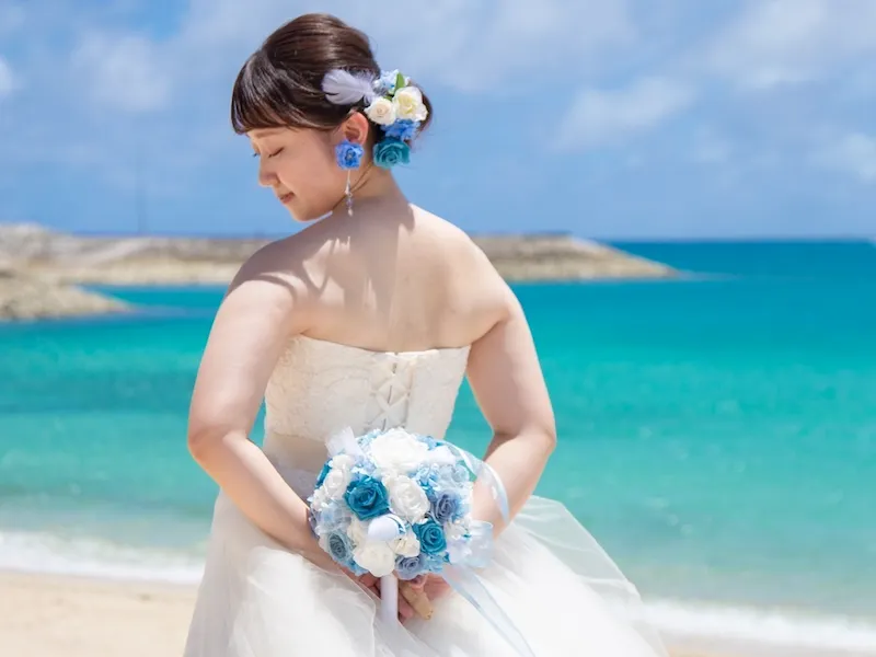 ビーチウェディング 結婚式で花嫁さんが持つブーケ ウェディングブーケ・ブライダルブーケの専門店夜猫フラワー